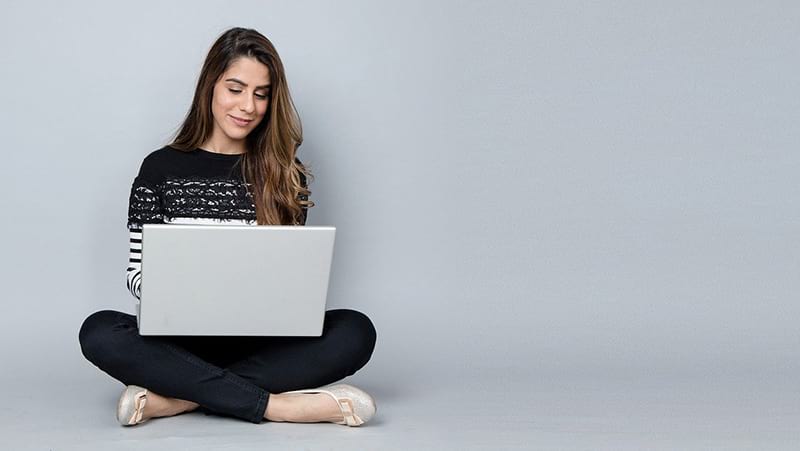 Person searching for top-rated expatriate tax advisors