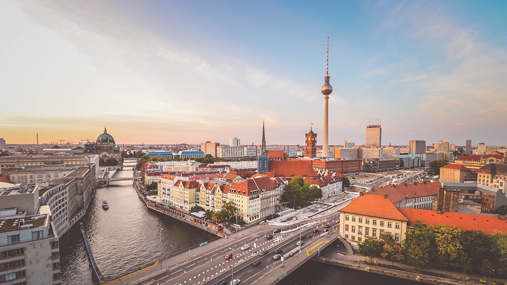 US expat tax guide for Americans living in Germany, view of Hamburg
