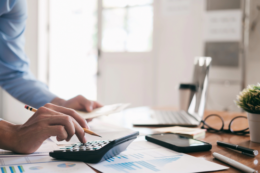 Form 8938 and FATCA reporting guide for US expats with person calculating finances