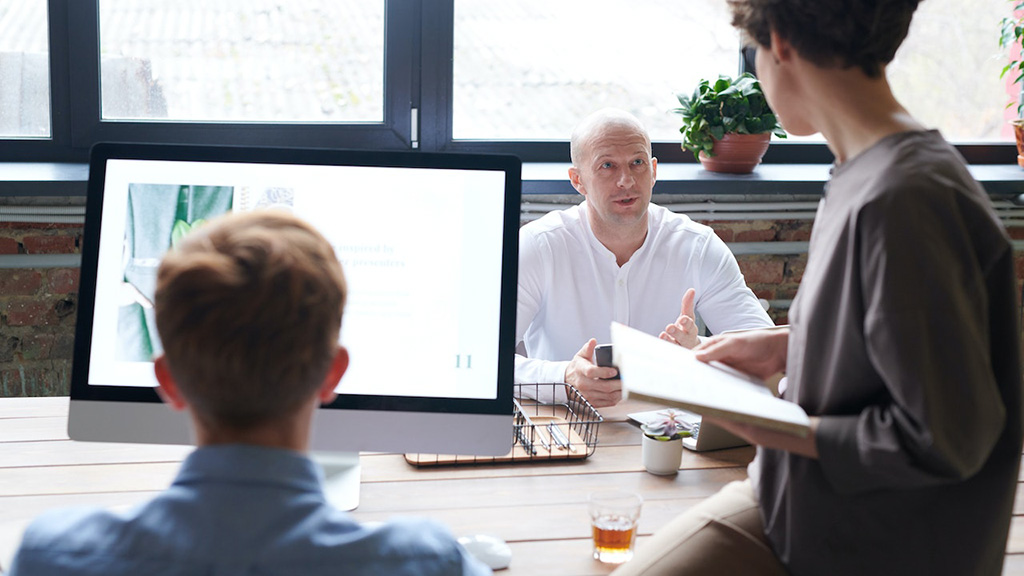 IRS Form 5471 discussion for foreign business owners in a team meeting